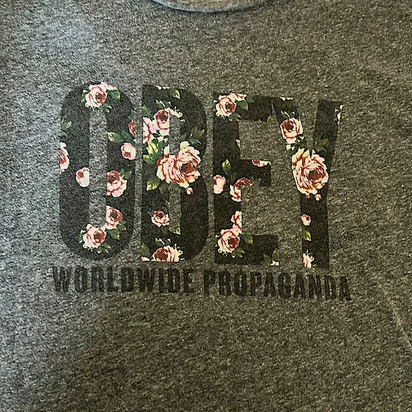 Obey Worldwide Propaganda Cute Gray Floral T-shirt Top **Size M** - Picture 3 of 4